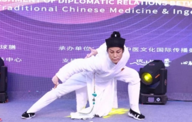 盖世宇运用祖传非遗五指精功自创五指筋功，针对骨变异及滑膜神经康健治疗具有卓越的成效